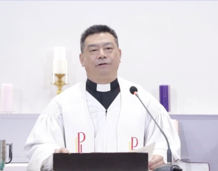 Senior Pastor Chen Anti of the Church of Heavenly Peace gave a sermon with the title "Emmanuel – God’s Salvation Has Come" during a Christmas Sunday service and online music worship in Xiaoling Church, Fuzhou, Fujian, on December 25, 2022.