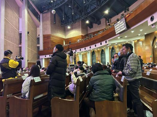 The first-time guests were invited to make a prayer for confession together with the pastor at the altar during a Christmas Christian rally held in Chongyi Church, Hangzhou, Zhejiang, on December 18, 2022.