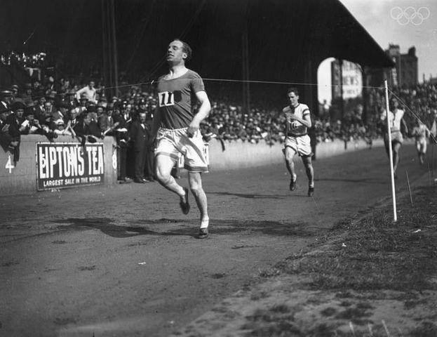 A picture shows Eric Henry Liddell winning an Olympic gold medal of the 400 meters in Pari of France in 1924.