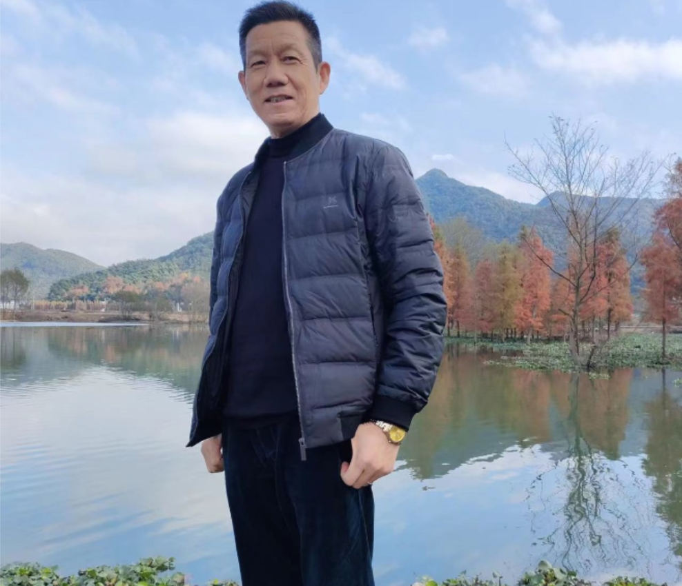 A picture of Kong Aiqing, director of the council of Jiaojiang Church in Taizhou City