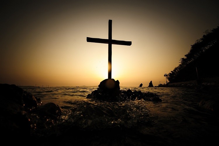 A cross on the sea
