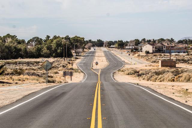 A picture of a bifurcated road