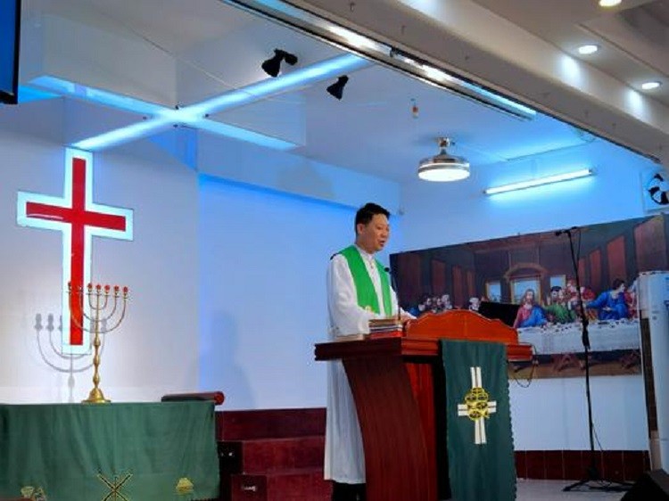 Rev. Lin Peiquan, a postgraduate tutor of Nanjing Union Theological Seminary, delivered a sermon in Beihai Church, Guangxi on February 12, 2023.