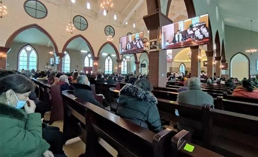 Believers of Holy Light Church in Nanjing, Jiangsu, listened to Rev. Su Xile of Nanjing Union Theological Seminary preaching a sermon with the title "God Is Here" on February 12, 2023.