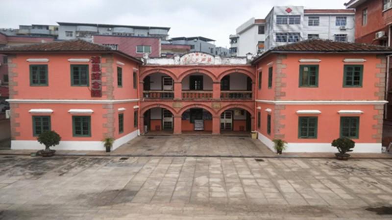 A picture of the Red Mansion which is used as the complex of Puyi Church in Zhangpu County, Zhangzhou City, Fujian Province