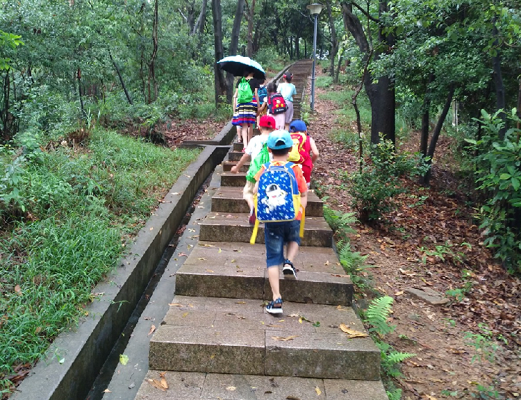 A picture taken at an unknown date shows students were being organized to climb the mountain by the Life Oasis Ministry in Shenzhen, Guangdong.