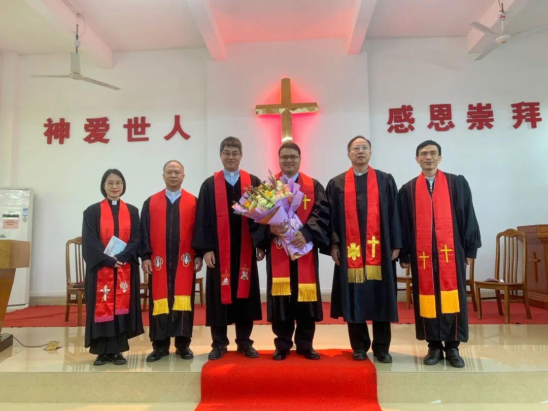 The newly ordained pastor (third on the right) was pictured with the pastorate after an ordination ceremony held in Sihui Church, Zhaoqing City, Guangdong Province, on February 23, 2023. 