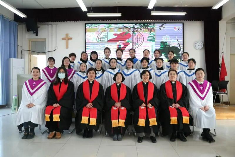 The choir members and clergy took a group photo after a joint World Day of Prayer service held by Shandong CC&TSPM and Shandong Theological Seminary on March 3, 2023.