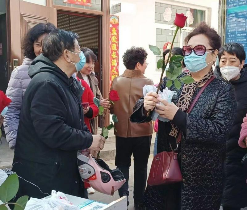 On March 4, 2023, a female believer received a flower at Yaodu District Church in Linfen City, Shanxi Province, after a joint service for the World Day of Prayer.