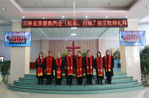Newly-ordained pastors and the pastorate from Jilin CC&TSPM took a group picture after an ordination ceremony for pastors from Songyuan City and Baicheng City which was held at Yilin Church in Ningjiang District, Songyuan City, Jilin Province, on March 28, 2023.