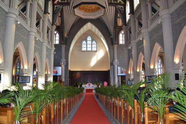 Dushu Lake Church in Suzhou, Jiangsu, was decorated with palm branches on both sides of the aisle on April 2, 2023.