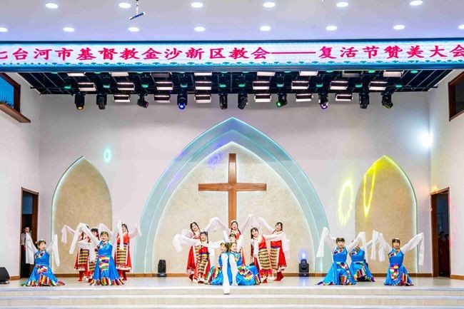 Female believers danced to celebrate Jesus’ resurrection at Jinsha New District Church, in Qitaihe City, Heilongjiang Province, on Easter Sunday, April 9, 2023.
