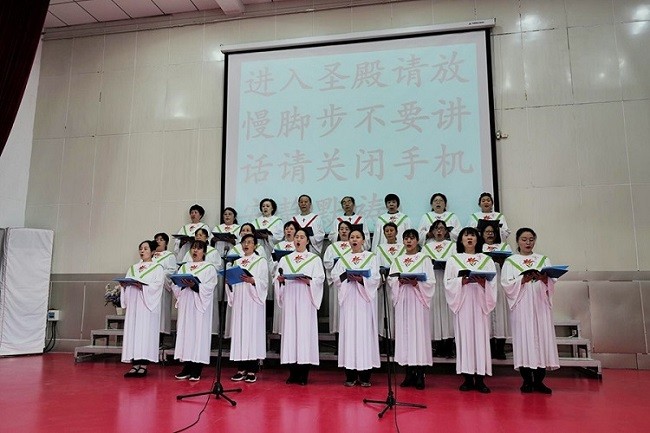 Choir members presented a hymn at Chengguan Church in Yuncheng City, Shanxi Province, during an Easter Sunday service on April 9, 2023.