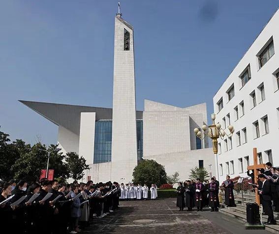 A cross-bearing ceremony was held to commemorate Jesus’ crucifixion in Nanjing Union Theological Seminary on April 7, Good Friday, 2023.