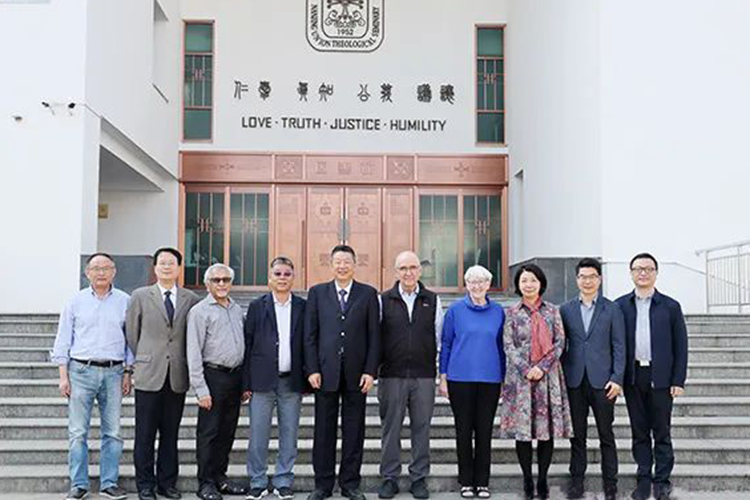 Delegation of the Southeast Asia Theological Education Foundation (FTESEA) and the president and teachers of Nanjing Union Theological Seminary(NJUTS) took a group picture at the seminary on May 9, 2023. 
