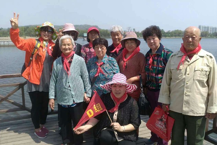 Senior fellowship of Shashan Church in Shenyang, Liaoning, paid a visit to Taiyuan Street Crescent Island in Shenyang on May 18, 2017.