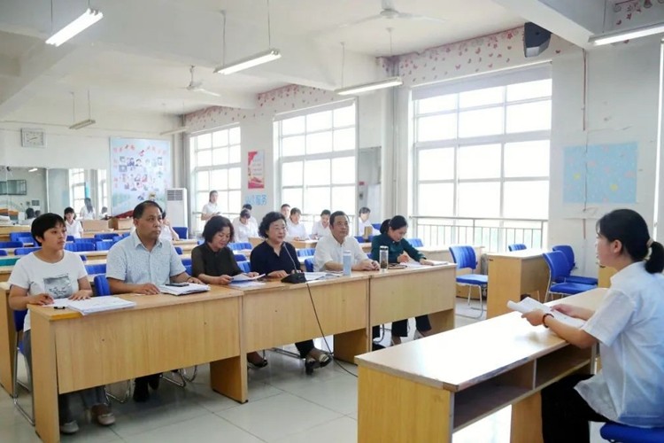 A 2023 prospective graduate student from Shandong Theological Seminary defended her thesis on June 13, 2023.