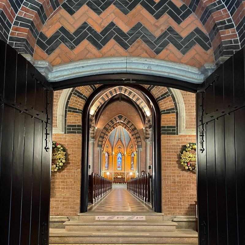 A close shot of the entrance to the interior of the chapel of the Holy Trinity Cathedral in Shanghai