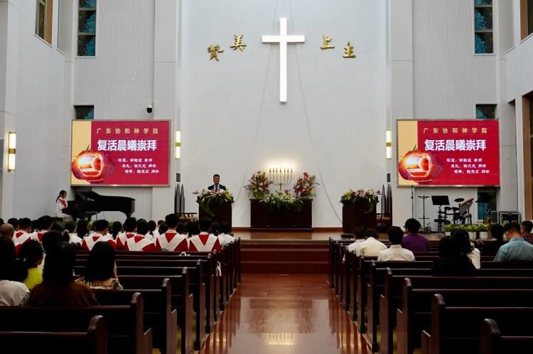 Zou Qinquan, a Guangdong Union Theological Seminary teacher, preached a sermon titled "The Resurrection of Jesus" during a morning service on Easter Sunday at Union Church in Guangzhou, Guangdong, on March 31, 2024.